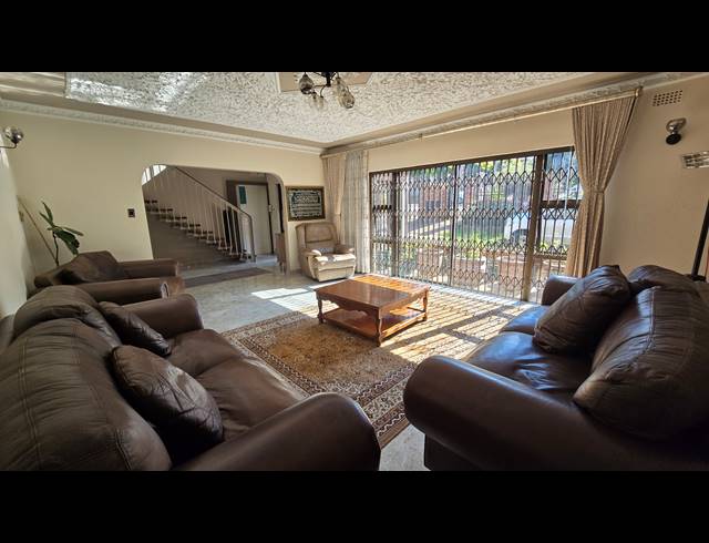 6 BEDROOM FREEHOLD FOR SALE IN WINCHESTER HILLS
